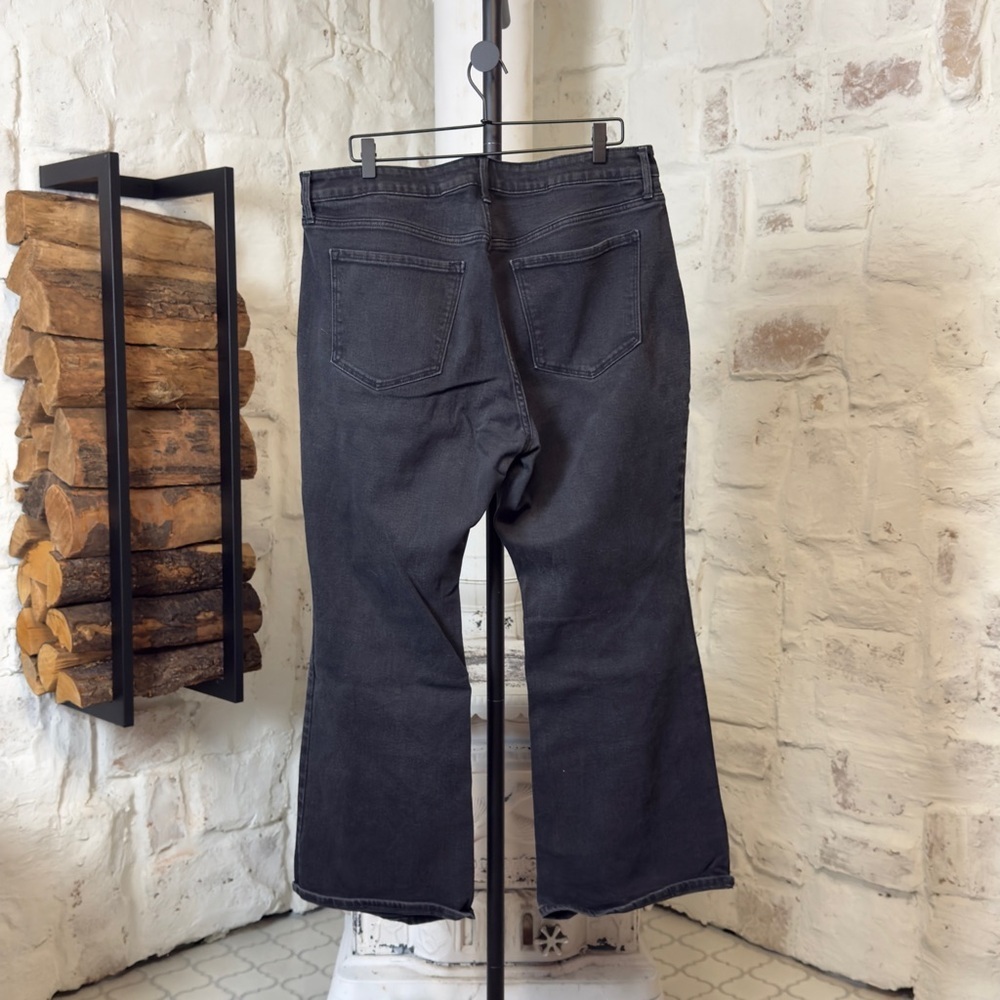 Old Navy | High-rise Wow Flare Classic Black Women's Jeans - Picture 2 of 4